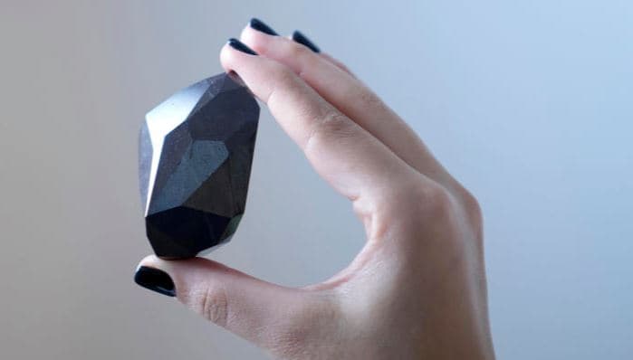 Diamanti i zi 555,55 karat shkon në Dubai