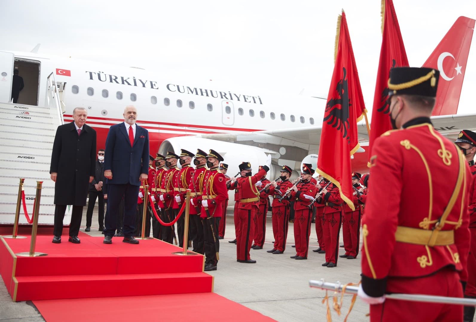 Presidenti turk pritet me ceremoni shtetërore nga kryeministri Rama
