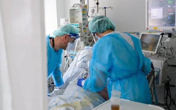 Si funksionojnë dy ilaçet e reja antiCovid të rekomanduara nga OBSH