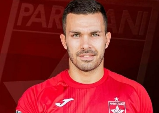 U afrua me bujë në verë, Partizani zyrtarizon largimin e mbrojtësit