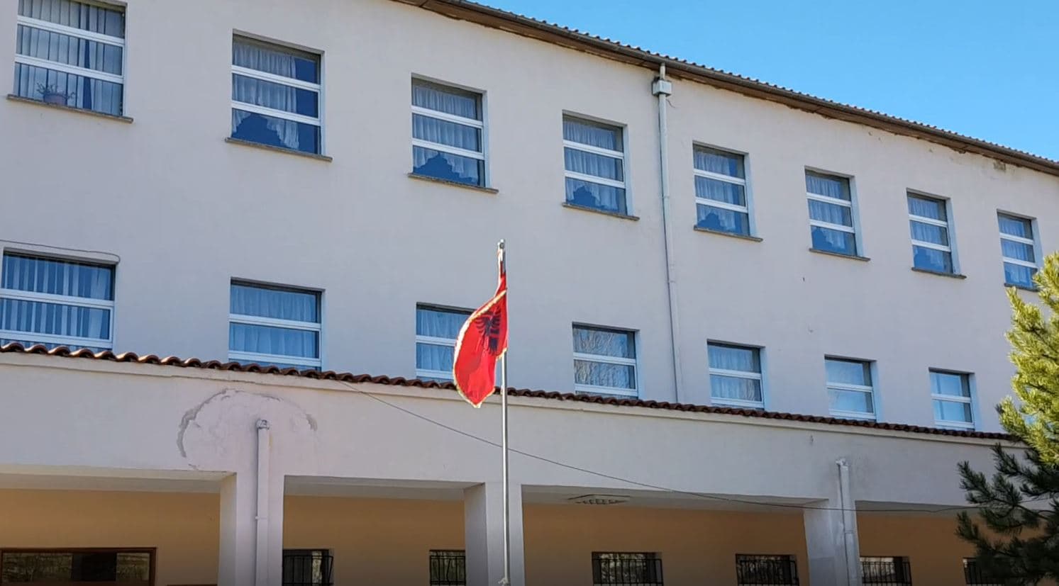 Mësues dhe nxënës të infektuar, pezullohet mësimi në shkollën “Irakli Terova”