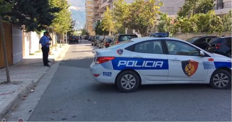 Të shtëna me armë zjarri te Liqeni i Thatë, qëllohet drejt një automjeti