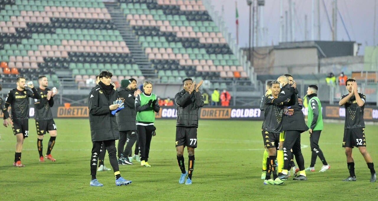 Klubi italian njofton 14 të infektuar, në rrezik ndeshja me Interin