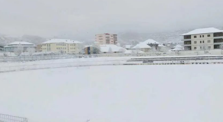 Dëbora mbulon fushën, shtyhen dy ndeshje