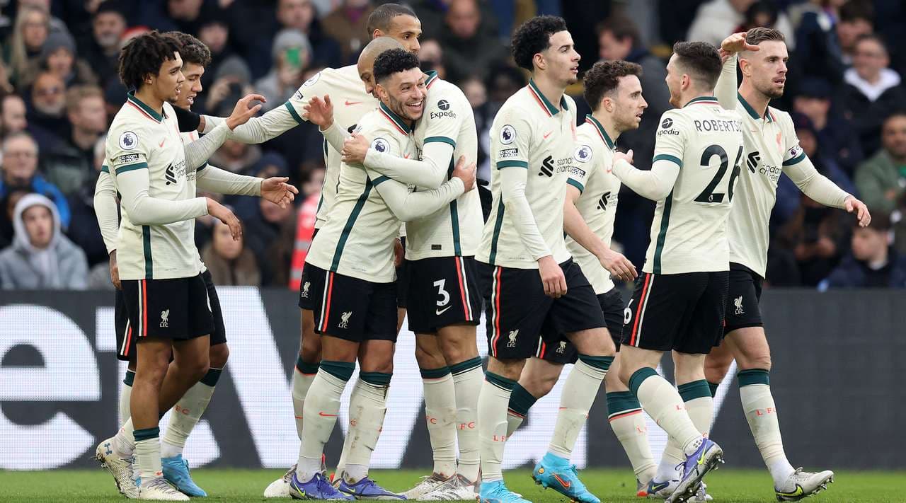 Liverpool nuk fal në transfertë, ngushton diferencën me kreun (VIDEO)