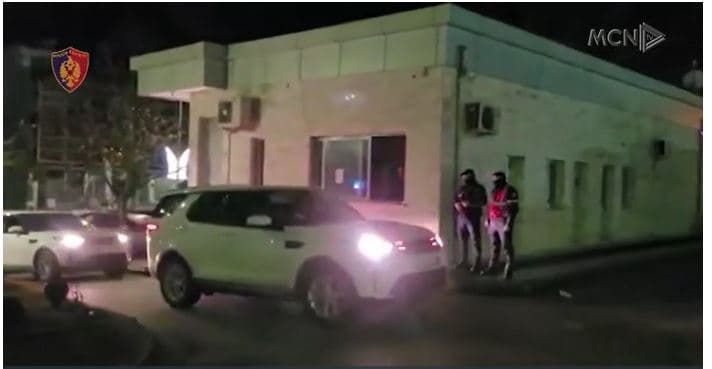 Tiranë, gjenden 30 emigrantë të “izoluar” (VIDEO)