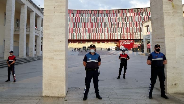 Derbi Tirana-Dinamo/ Policia e Tiranës bllokon disa rrugë në qytet