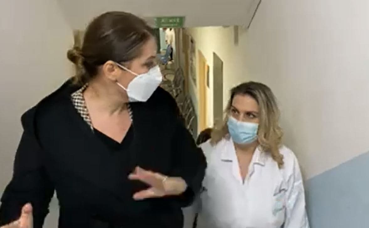 'Omicron fluks në spitalet pediatrike'/ Manastirliu apel prindërve: Mos shkoni në QSUT
