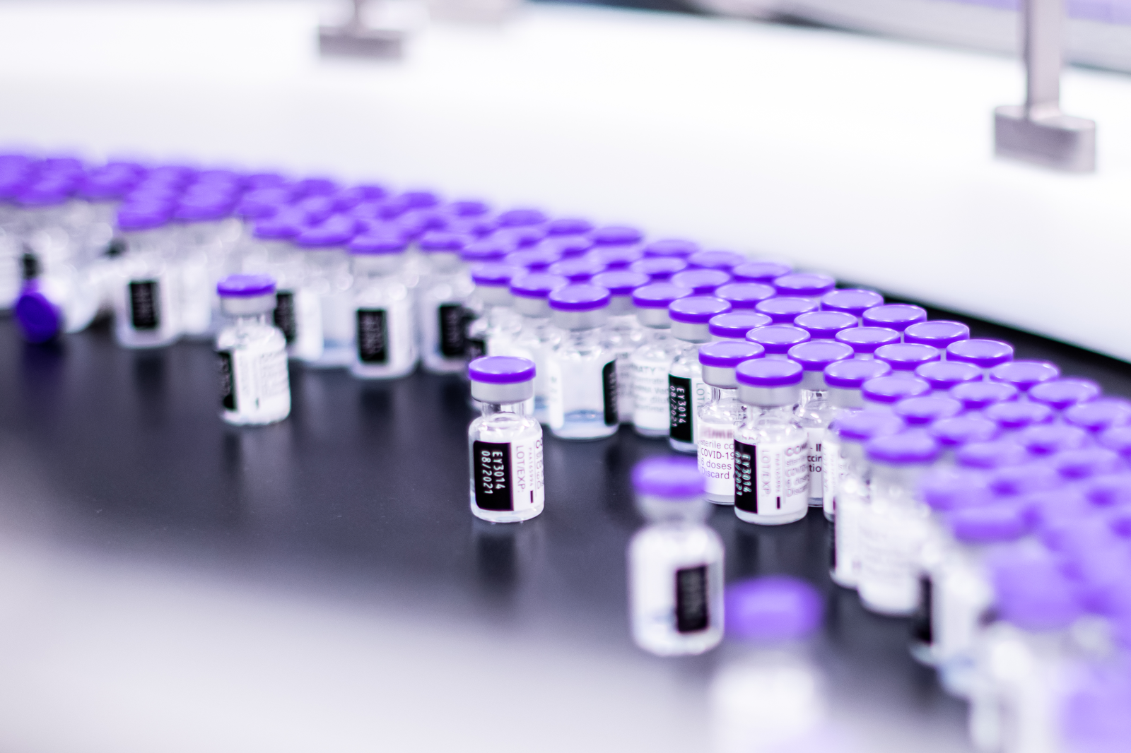 Pfizer fillon provat klinike për vaksinën kundër Omicron
