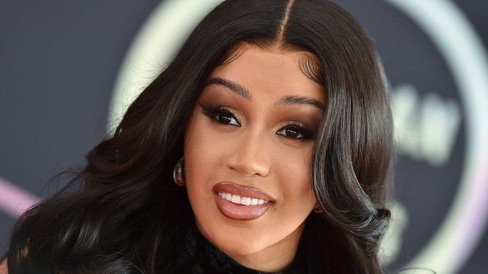 Tha se këngëtarja kishte punuar si prostitutë, Cardi B fiton gjyqin ndaj Tasha K