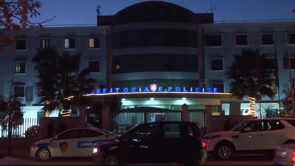 Sherr mes dy të rinjve në Durrë, plagoset me thikë 23-vjeçari