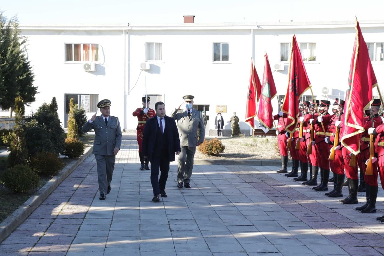     Ilir Xhebexhia komandant i ri i Komandës Mbështetëse/ Peleshi: Gati për të përmbushur detyrat si aleatë të NATO-s