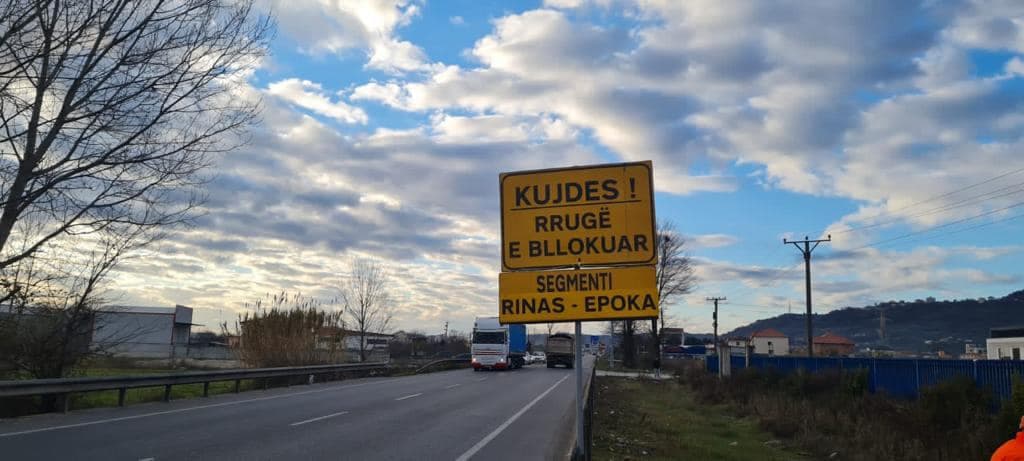 Rruga e Rinasit e mbyllur nga punimet, ARRSH njofton si do devijohet lëvizja