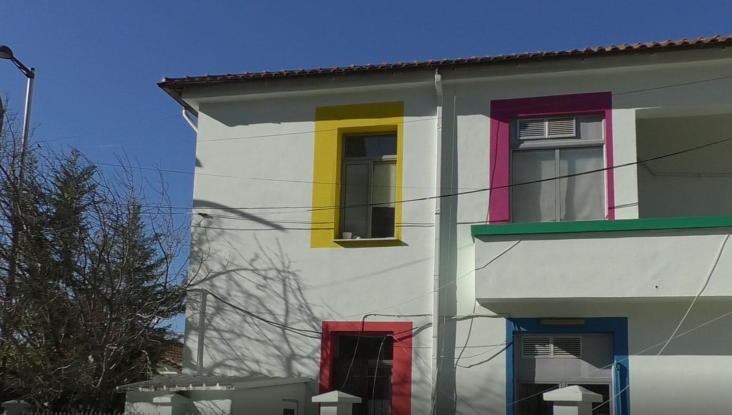 “Nënat të jenë të vëmendshme”/ Gripi dhe Covidi shtojnë rastet në pediatrinë e Vlorës
