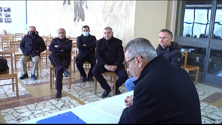 “Dëmton xhepat e qytetarëve”/ Dhoma e avokatisë në Lushnje kundër ndryshimeve të hartës gjyqësore