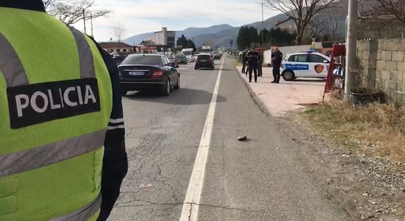 Aksident në Elbasan, makina përplas për vdekje këmbësoren