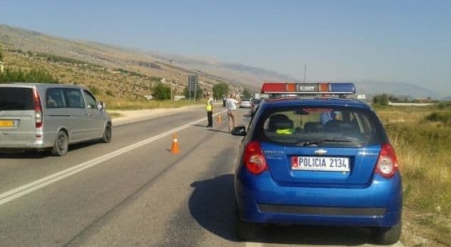 Makina përplas 14-vjeçaren në Gjirokastër, dërgohet me urgjencë në spital