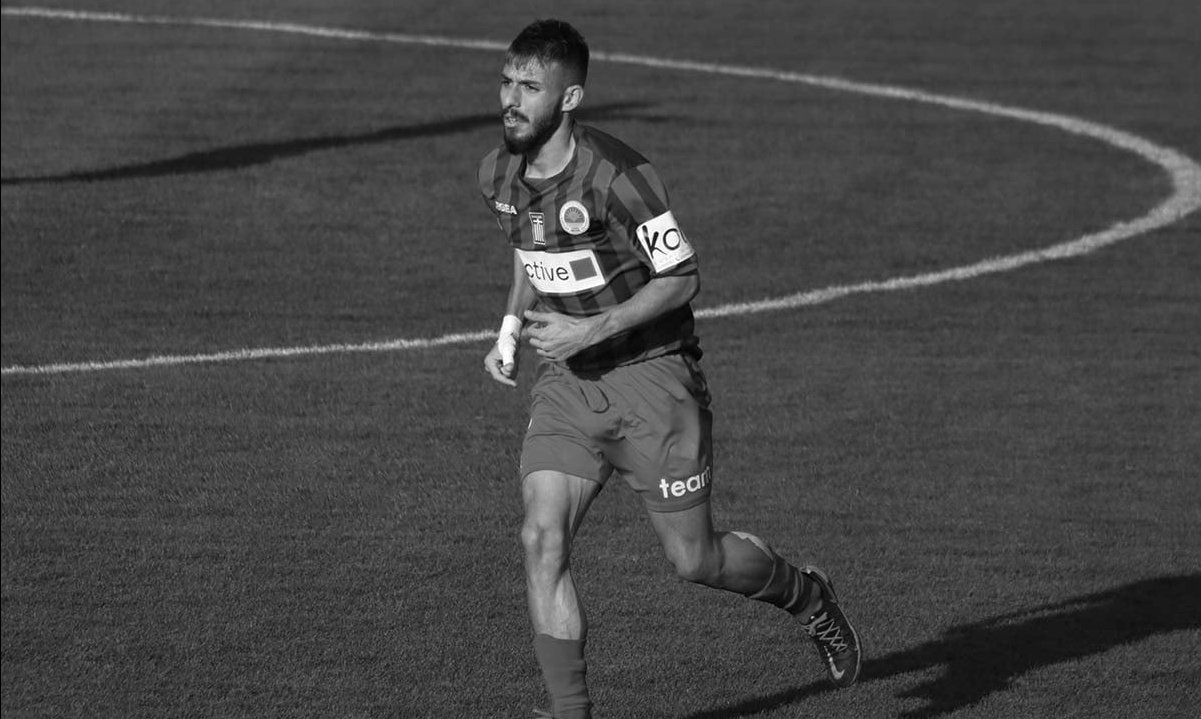 Mungonte ambulanca në stadium, futbollisti 22-vjeçar ndërron jetë pas arrestit kardiak