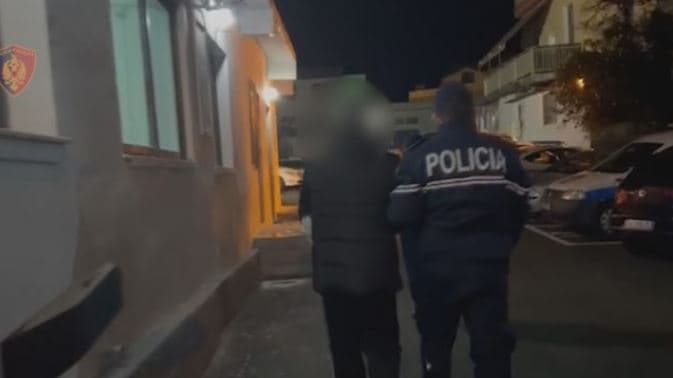 Video/ Në pranga policë, zyrtarë dhe biznesmenë, dalin pamjet nga megaoperacioni në Elbasan