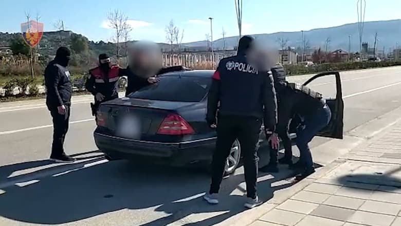 Policia kontrolle blic në Vlorë, arrestohen dy të shpallur në kërkim, një prej tyre pjesë e grupit Habilaj