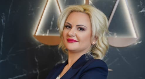 Mashtronte qytetarët, pranga noteres Rezarta Koçi (VIDEO)