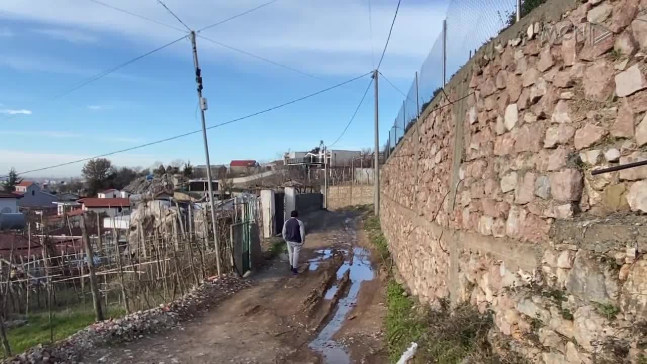Izolohen 6 familje në fshatin Tresh (VIDEO)