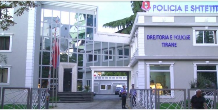 Vidhnin nëpër biznese, arrestohet 26-vjeçari, në kërkim dy të tjerë
