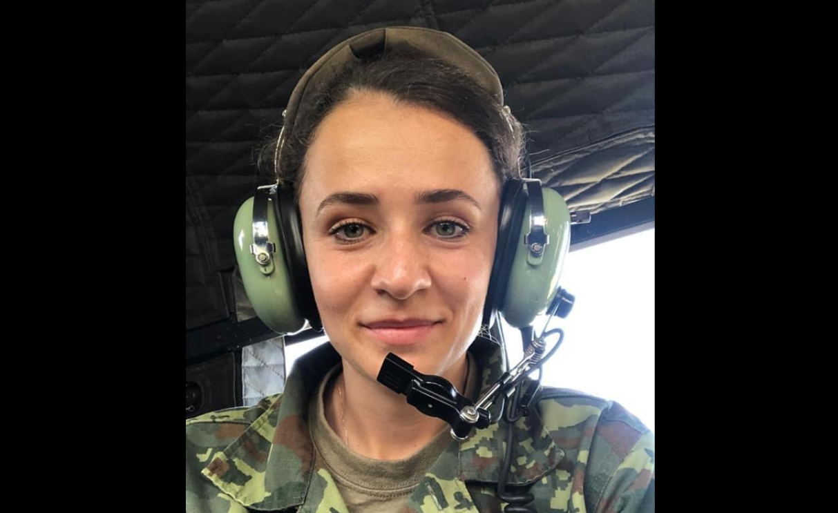 Armela Murati, pilotja e parë femër në Shqipëri (FOTO)