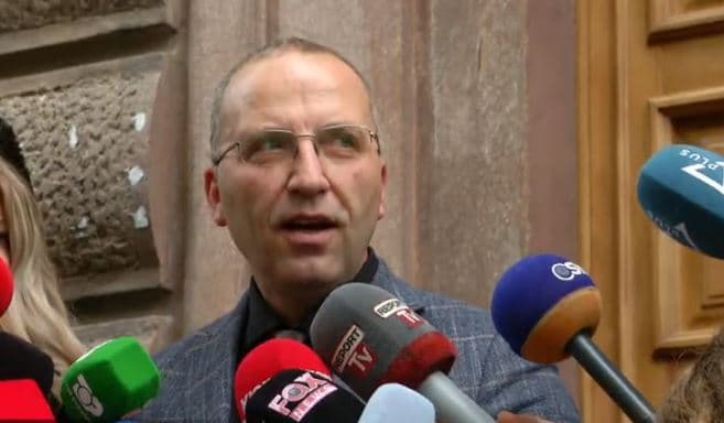 Këshilltari i Metës flet për manipulim provash: Presidenti do t’i drejtohet Prokurorisë