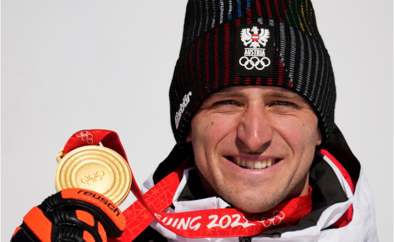 Skiatori austriak në histori, fiton medalje ari 3 herë radhazi në Lojërat Olimpike Dimërore