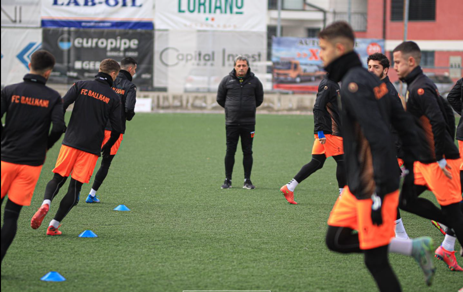 Vonesa në grumbullim, Daja përjashton ish-sulmuesin e Partizanit nga Ballkani