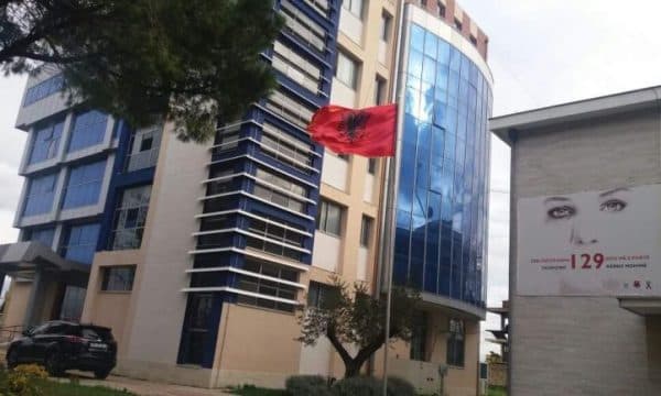 Burri pranon vrasjen e gruas: E qëllova me thikë dhe dola të pija kafe
