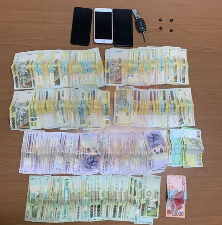 Shpërndante kokainë, arrestohet i riu në Tiranë, i sekuestrohen dhe para