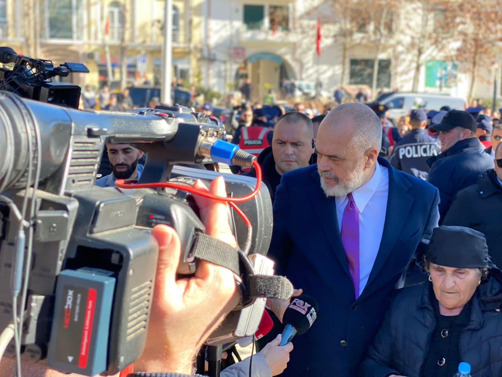 Protesta e banorëve të “5 majit”/ Rama tregon dy zgjidhjet: S’do lihen në qiell të hapur as ata pa letra