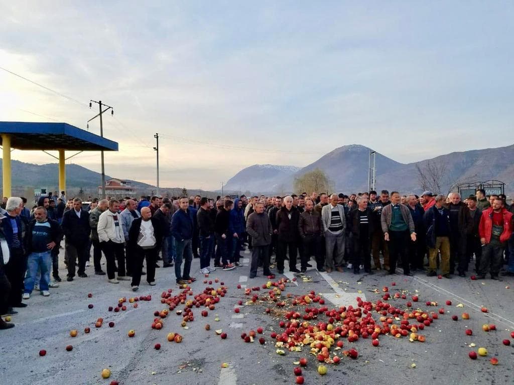 Protesta e fermerëve, Zhulegu: Shteti të na mbështesë, punojmë për bukën e gojës (VIDEO)