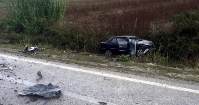 Makina del nga rruga në Vlorë, plagoset shoferja dhe dy pasagjerë