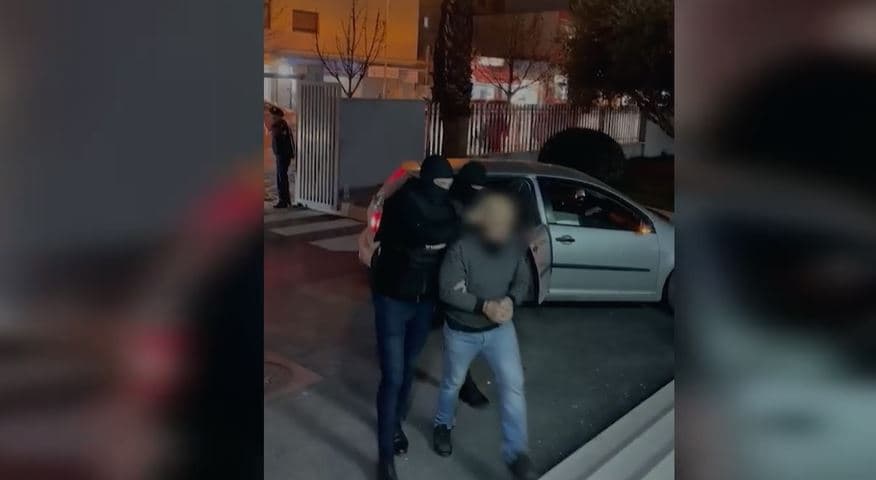 Në kërkim për drogë e vjedhje, arrestohen 3 persona në Durrës dhe Elbasan