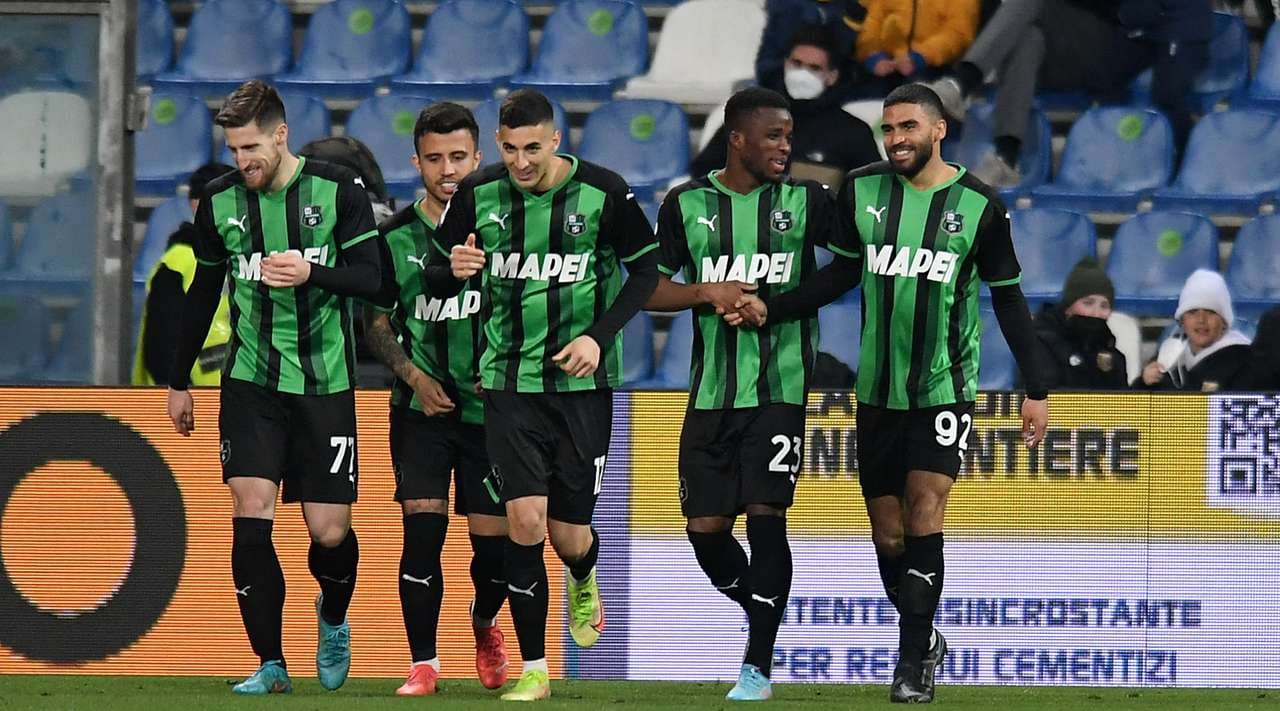 Tjetër barazim për Romën, Sassuolo e ndal me 10 lojtarë (VIDEO)