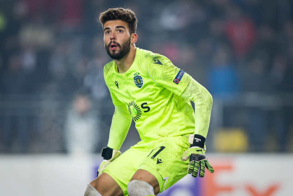 Barcelona : Luis Maximiano favorit për portën