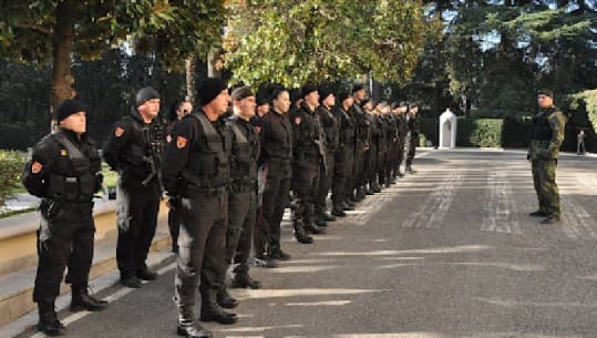 U konfliktua dhe kanosi me klientët e një lokali, arrestohet efektivi i Gardës së Republikës
