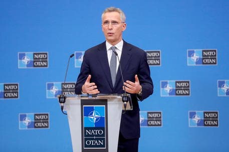 NATO: Rusia nuk i ka tërhequr trupat në kufi, përkundrazi ka shtuar