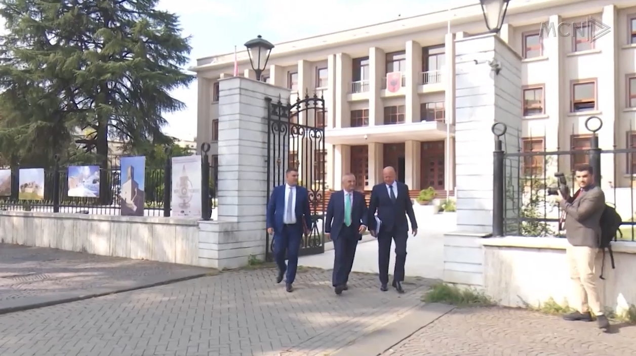 “Mazhoranca humb betejën me Metën” (VIDEO)