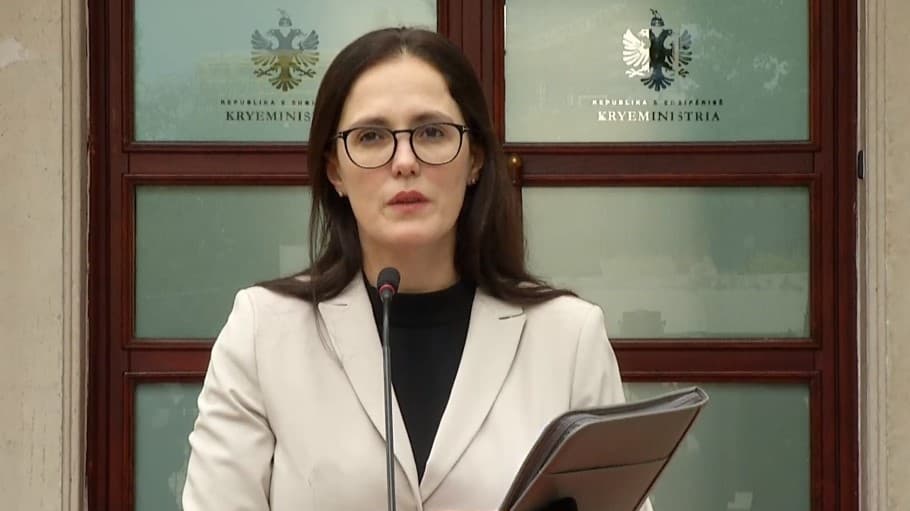 Pse po njolloset ministrja e Financave në aferën e pompave?
