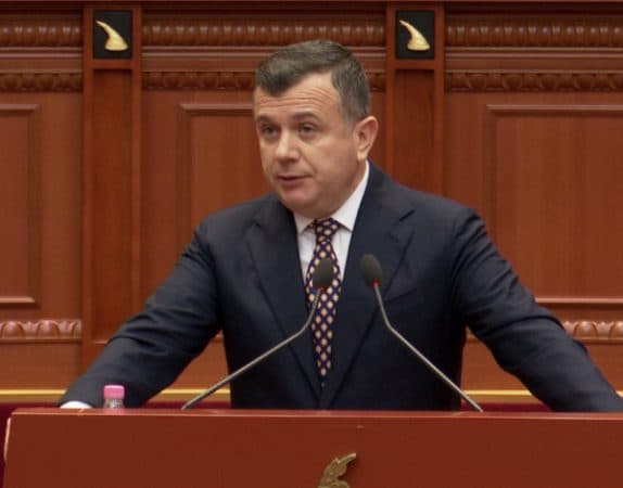 Balla: Meta e ka shkelur Kushtetutën, mirë do ishte të ikte që sot
