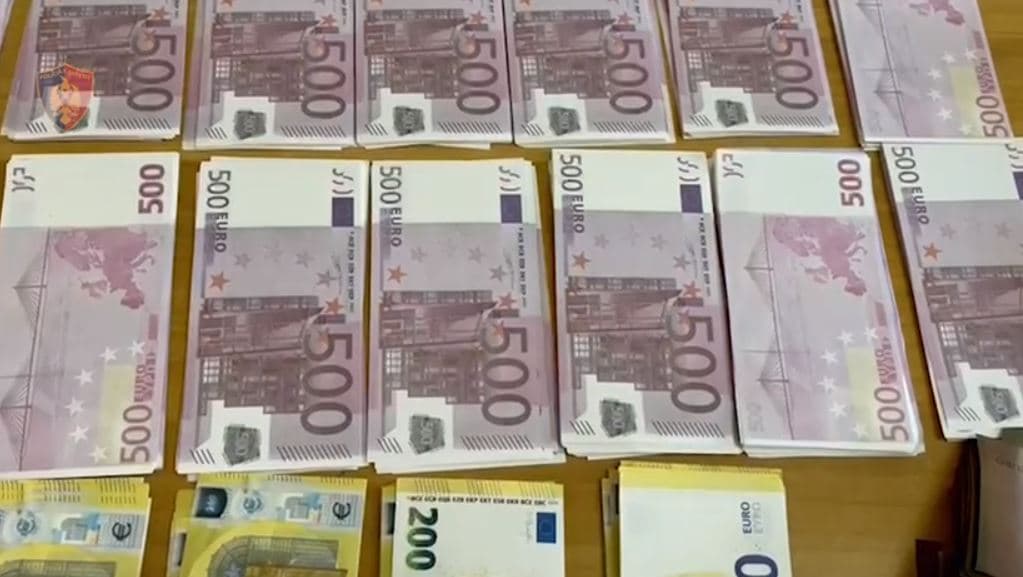 Sekuestrohen 1 milion e 75 mijë euro të falsifikuara, në pranga 53-vjeçari