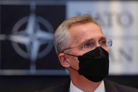 NATO paralajmëron: Kemi frikë se Rusia po kërkon pretekst për të sulmuar