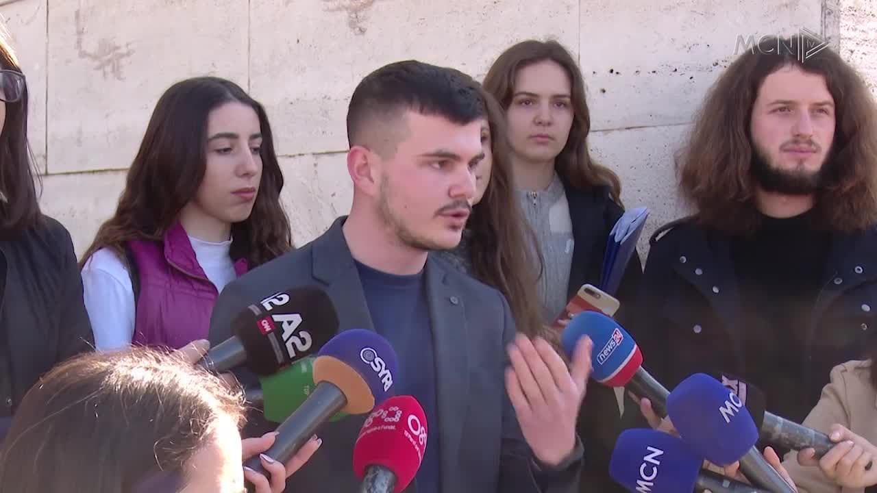 Studentët, 4 muaj pa marrë bursat (VIDEO) 