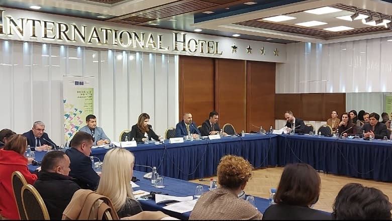 Harta e re gjyqësore/ Manja: Në fokus rritja e efikasitetit. Haxhia: Nuk i zgjidh hallet e qytetarëve