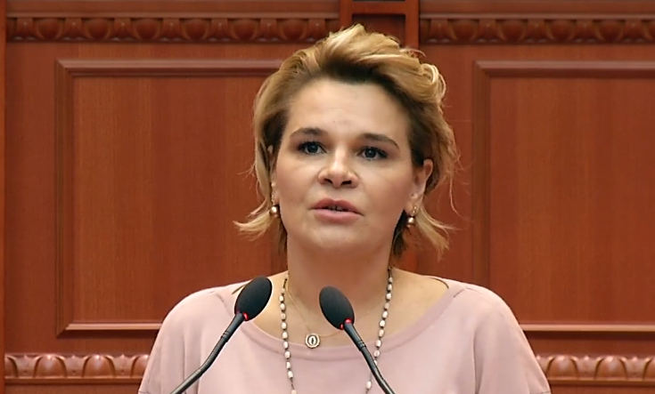 “Afera e inceneratorëve ka emër, firmë dhe vulë”/ Kryemadhi publikon dokumentet