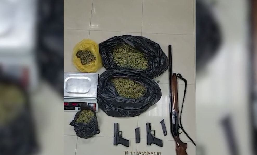U kapën me kanabis dhe armë, katër persona bien në prangat e policisë (EMRAT)